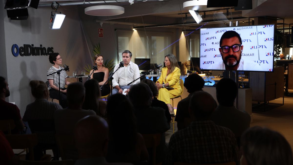 El momento de la intervención de uno de los ponentes.