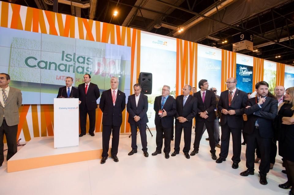 Inauguración del stand de Canarias en Fitur, con Paulino Rivero.