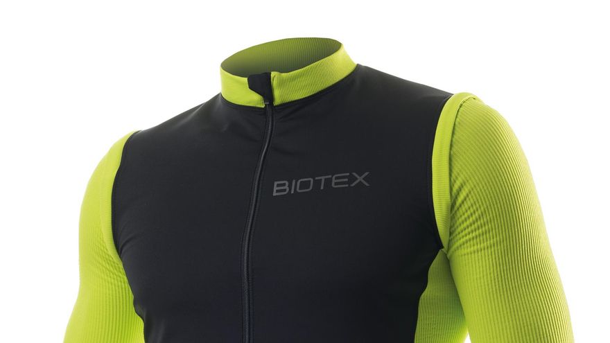 La chaqueta WIN de Biotex ofrece protección frontal contra el viento