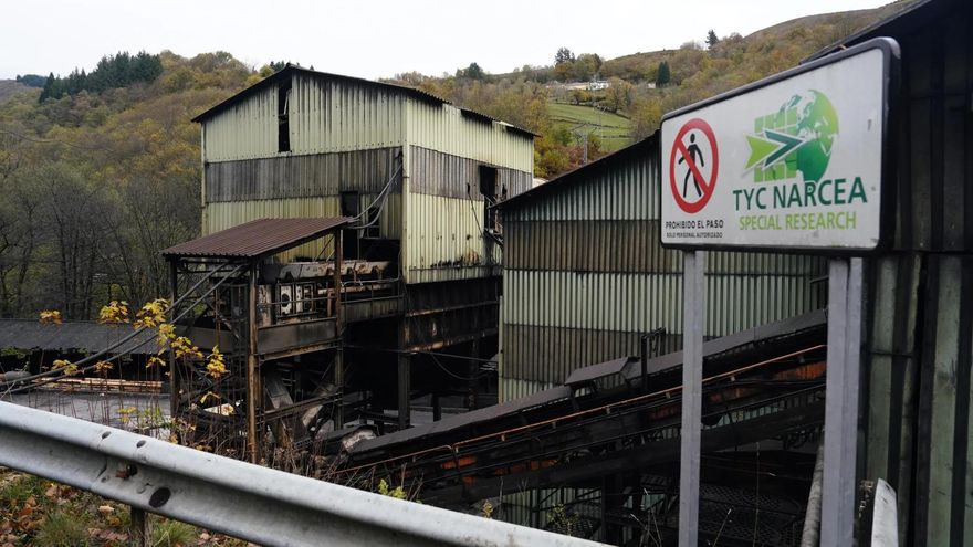 La mina de TYC Narcea permanece cerrada en señal de duelo por los dos trabajadores fallecidos por un derrumbe