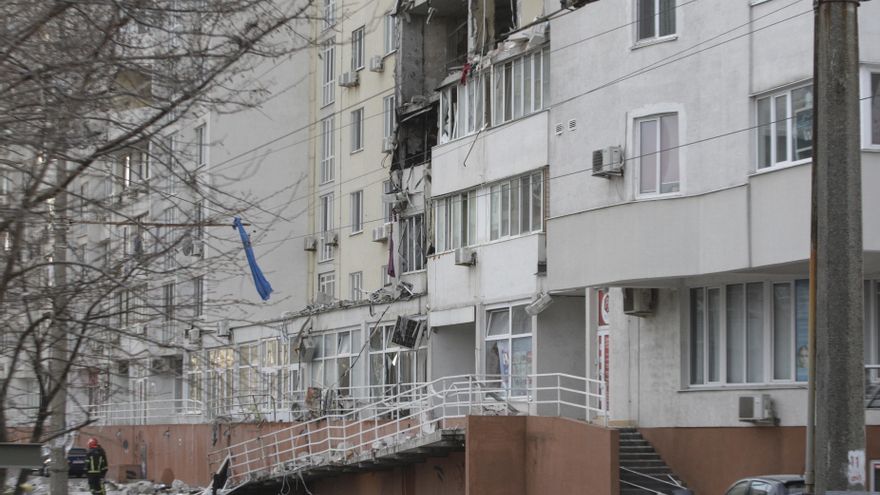 Lugar de un bombardeo en la ciudad de Odesa, en el sur de Ucrania. EFE/EPA/STEPAN FRANKO
