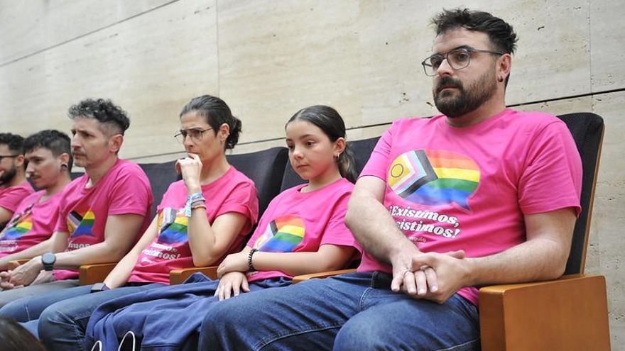 Vox no consigue derogar la ley LGTBI en Extremadura en un debate bronco entre PP y PSOE