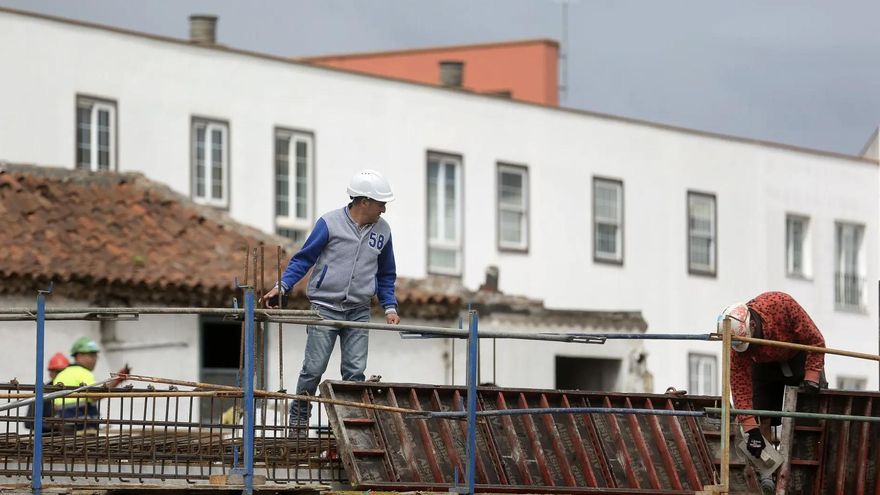 Clavijo contrata a dedo a la empresa del exlíder de la patronal tinerfeña para analizar el absentismo laboral en Canarias