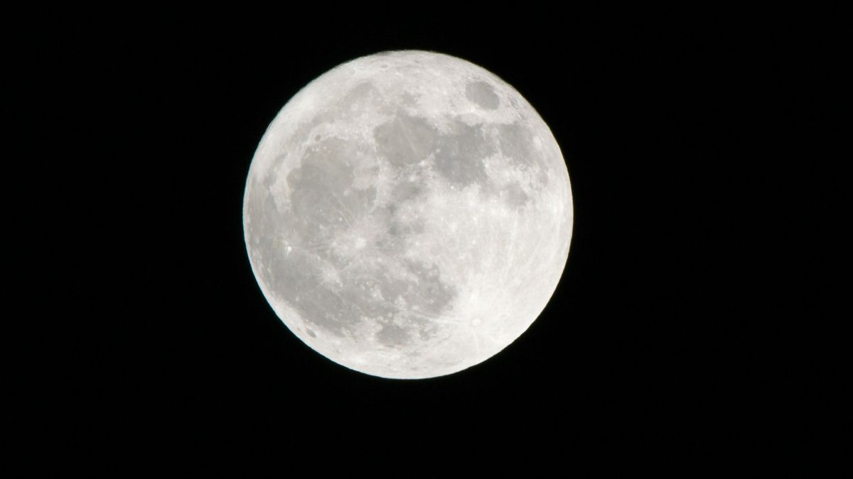 Calendario lunar octubre 2025: cuándo es la luna llena este mes