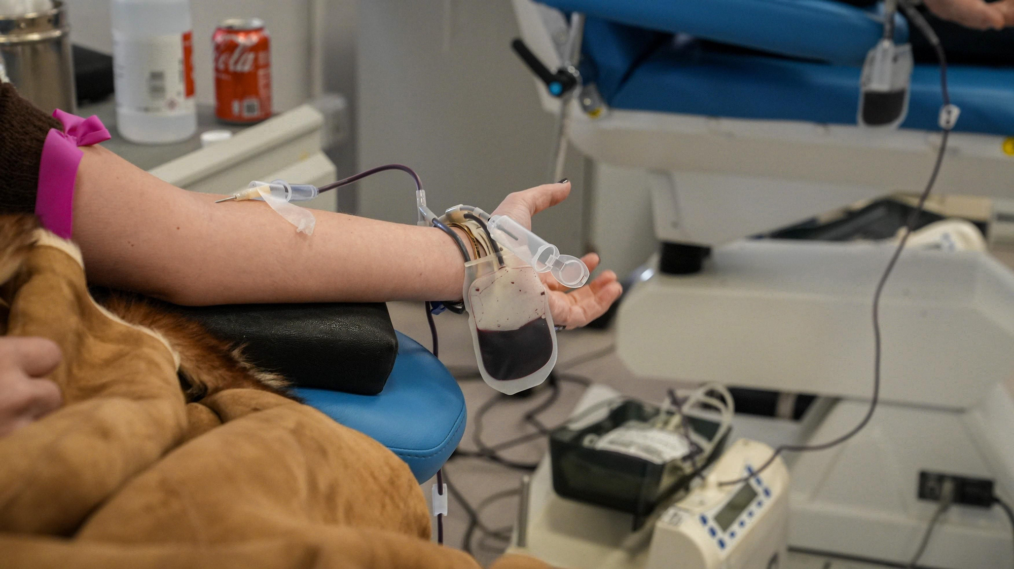 Donantes de sangre acuden al Centro de Transfusión, Tejidos y Células de Córdoba