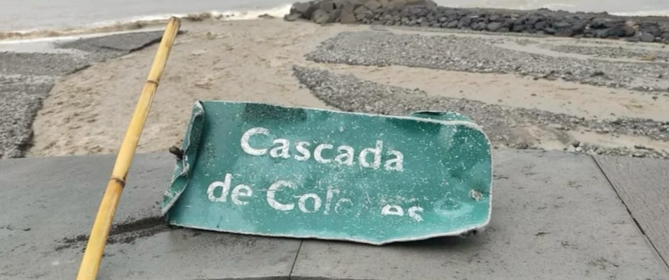 Señal de la Cascada de Colores en la desembocadura del barranco de las Angustias en la costa de Tazacorte. Fuente: RRSS.