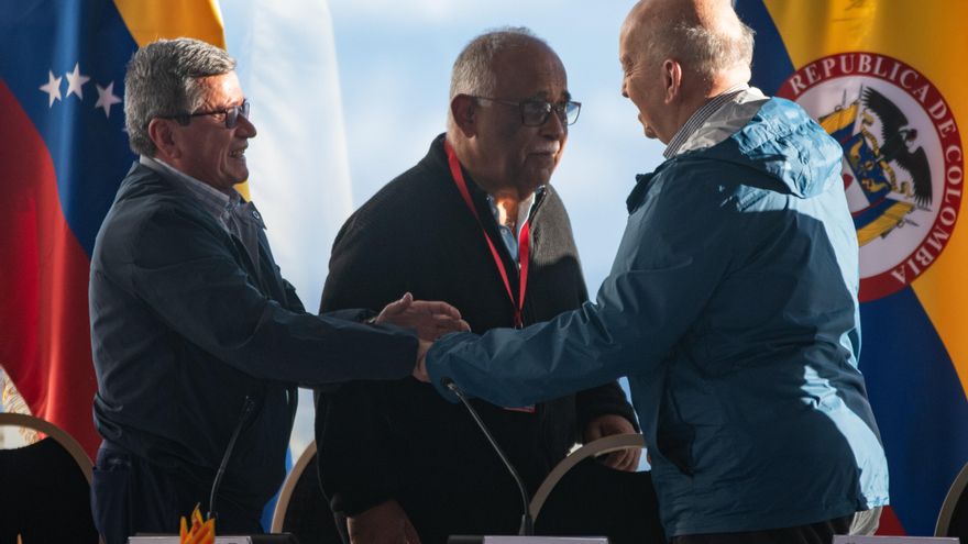 Reunidos en Caracas, el gobierno de Gustavo Petro y la última guerrilla colombiana activa negocian la paz