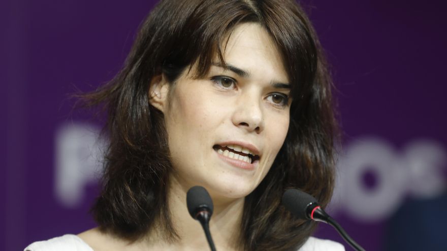 La exportavoz de Podemos en la Asamblea de Madrid Isa Serra interviene en una rueda de prensa tras conocer que el Supremo ratifica su condena a 19 meses de cárcel, a 5 de julio de 2021, en Madrid, (España).