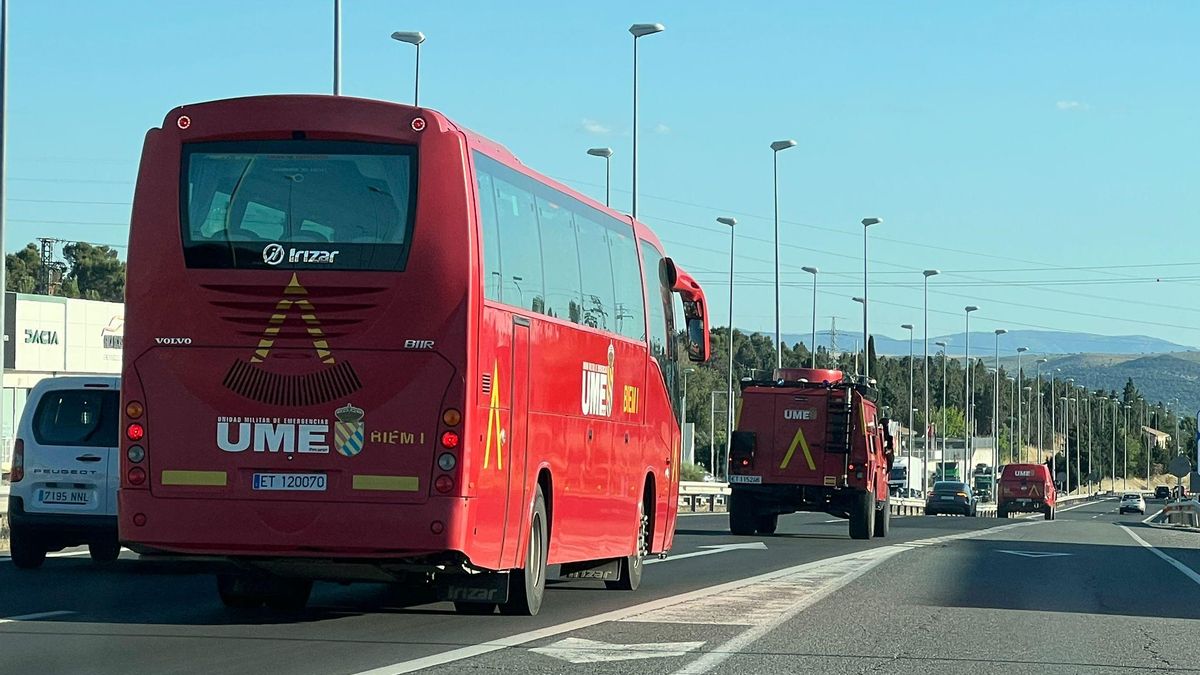 Efectivos de la UME llegan a Toledo, el 3 de junio de 2026, tras el incendio declarado en la zona de tiro de la Academia de Infantería