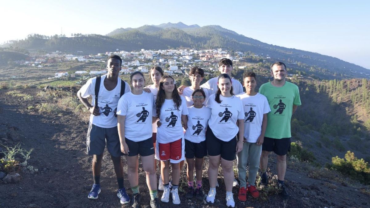 Parsticipantes en el programa Educabasket del Club Baloncesto Sauces.