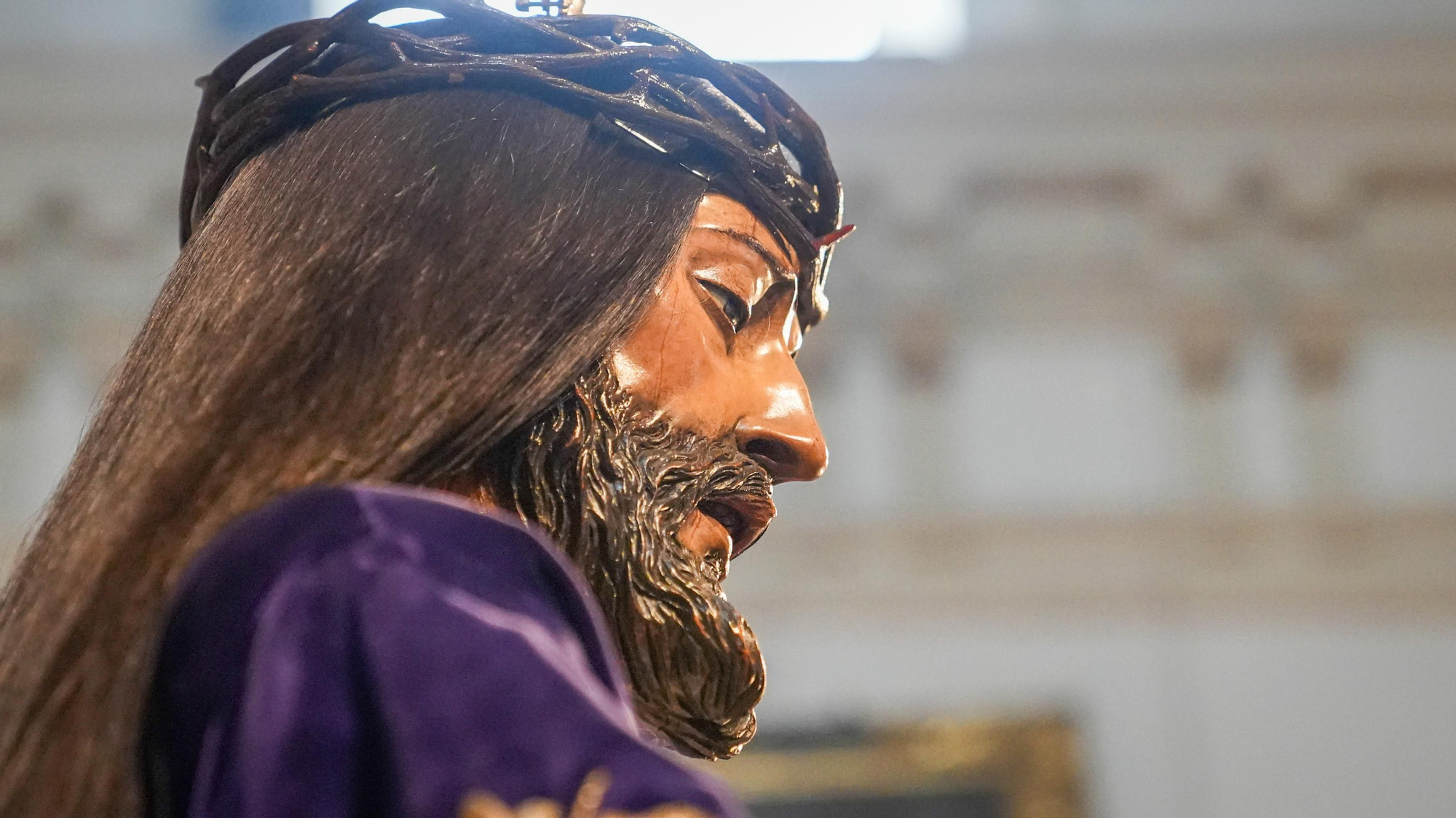 Los besapiés de Jesús Rescatado y del Cristo del Remedio de Ánimas, y el besamanos de Jesús, Divino Salvador, en su Prendimiento, en imágenes