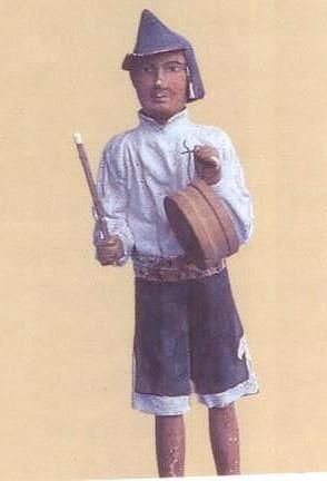 Tambor y vestimenta, nacimiento de San Andrés. MVH