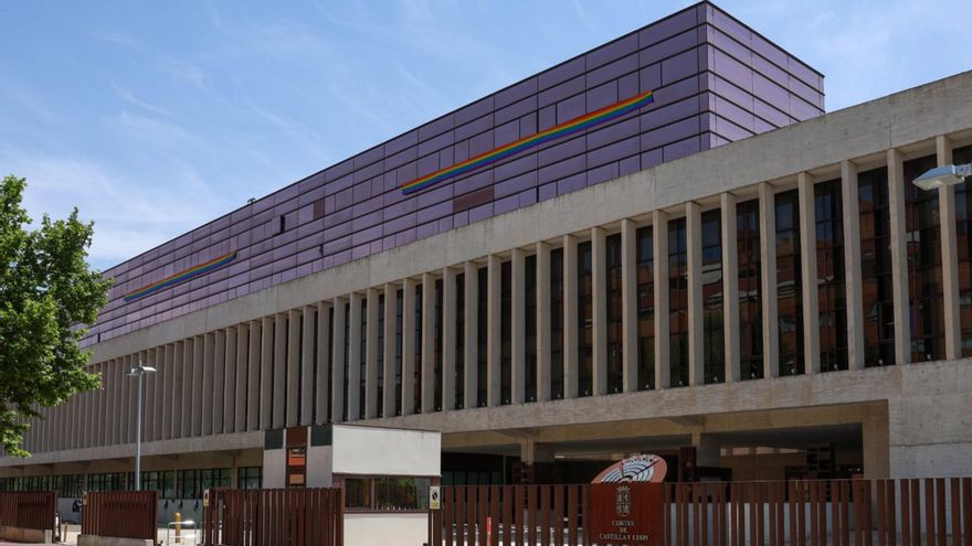 Las Cortes de Castilla y León proyectará la bandera de Ceuta en su fachada como "apoyo al pueblo ceutí"