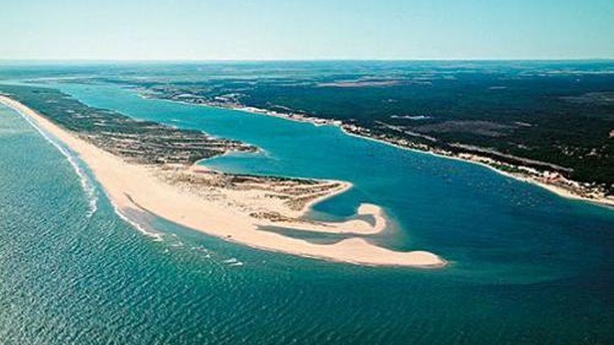 Esta formación arenosa es una de las joyas del paisaje marítimo de esta provincia y crece 30 metros cada año