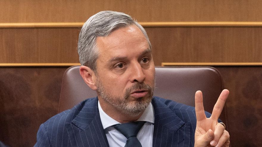 Archivo - El diputado del PP, Juan Bravo, durante una sesión de control al Gobierno, en el Congreso de los Diputados