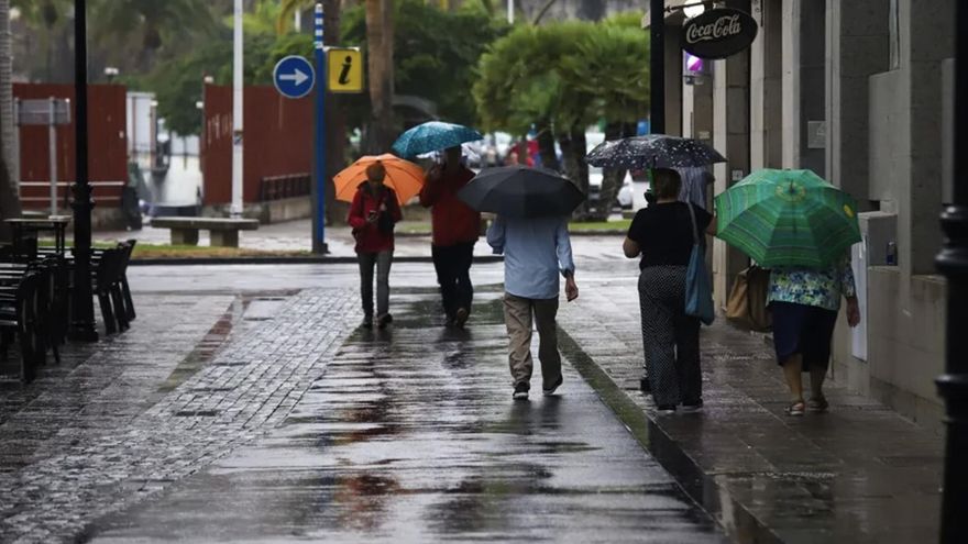 Una borrasca dejará abundantes lluvias en Canarias este martes