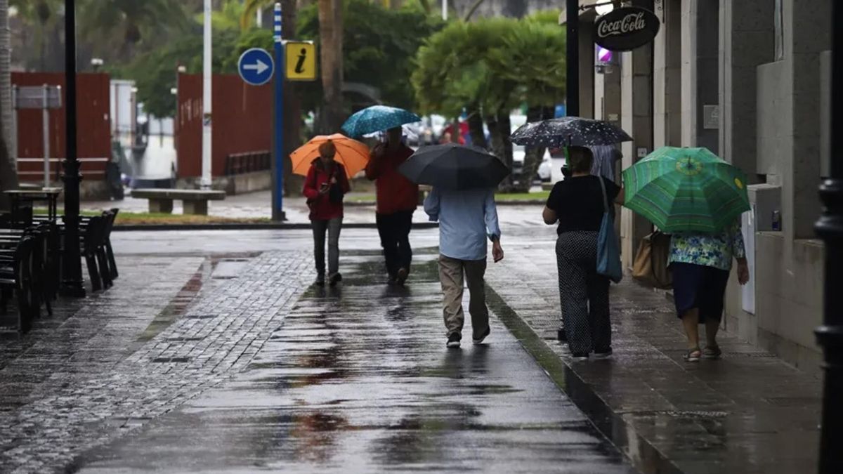 Una borrasca dejará abundantes lluvias en Canarias este martes