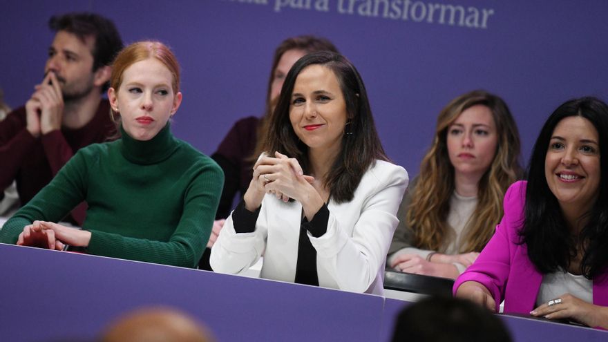Archivo - (I-D) La secretaria Organización de Podemos y secretaria de Estado de Agenda 2030, Lilith Verstrynge; la secretaria general de Podemos y ministra de Derechos Sociales y Agenda 2030, Ione Belarra; y la secretaria de Internacional y eurodiputada d