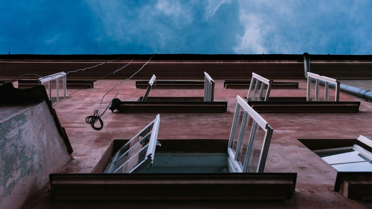 Abrir las ventanas diariamente permite renovar el aire de la vivienda.