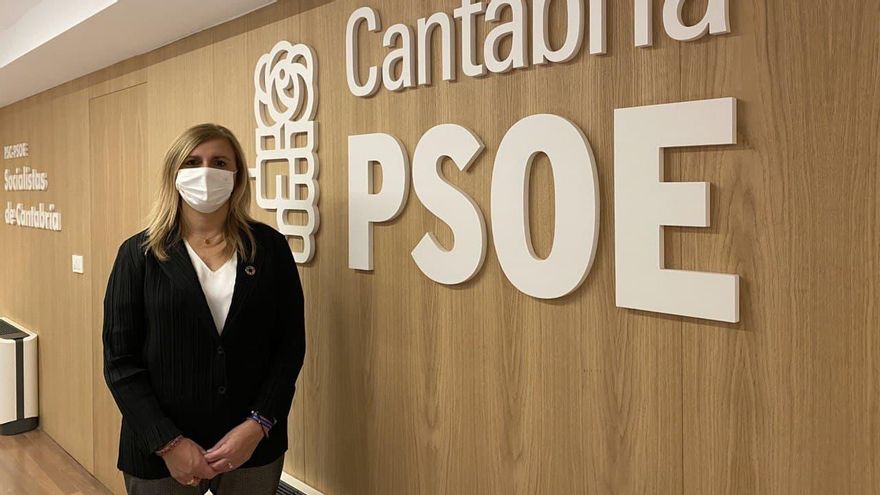 Noelia Cobo en la sede del PSOE de Cantabria.