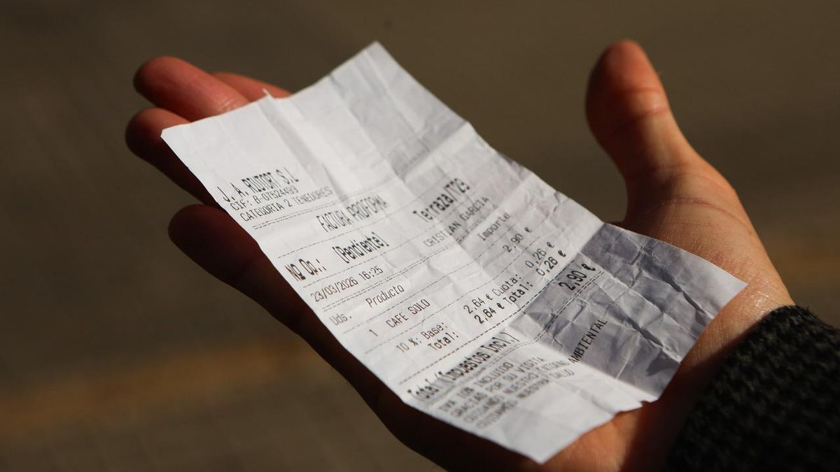 El café solo roza los tres euros en este negocio que dejó de pagar el alquiler al Ajuntament de Palma en la primavera de 2023, cuando caducó la concesión.