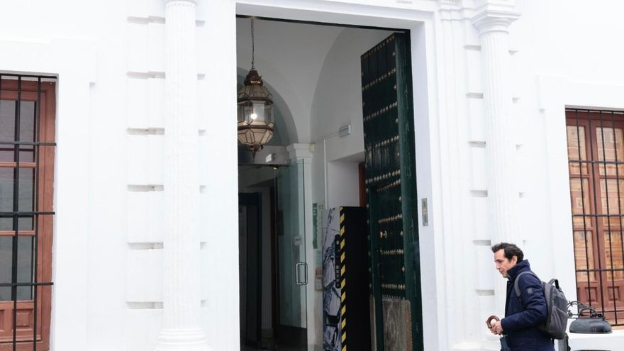 La Fiscalía pide archivar la investigación contra dirigentes del PP en Sevilla por tráfico de influencias en la concesión de un tanatorio