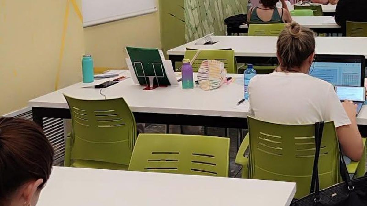 Sala de lectura de la Casa de la Juventud.