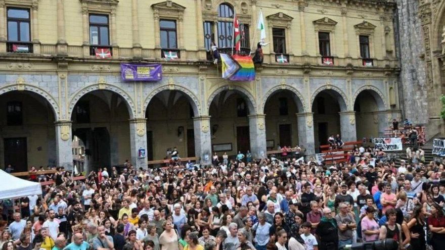 Hernani crea una "mesa interdisciplinar" ante la oleada de agresiones racistas en fiestas: "Fueron a la caza del moro"
