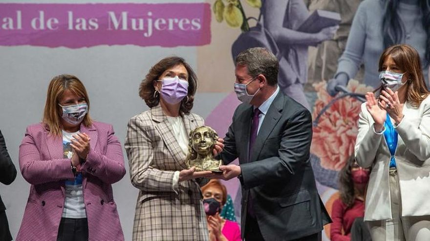 Carmen Calvo: “El machismo es una pesadísima carga para los hombres decentes y para los demócratas”