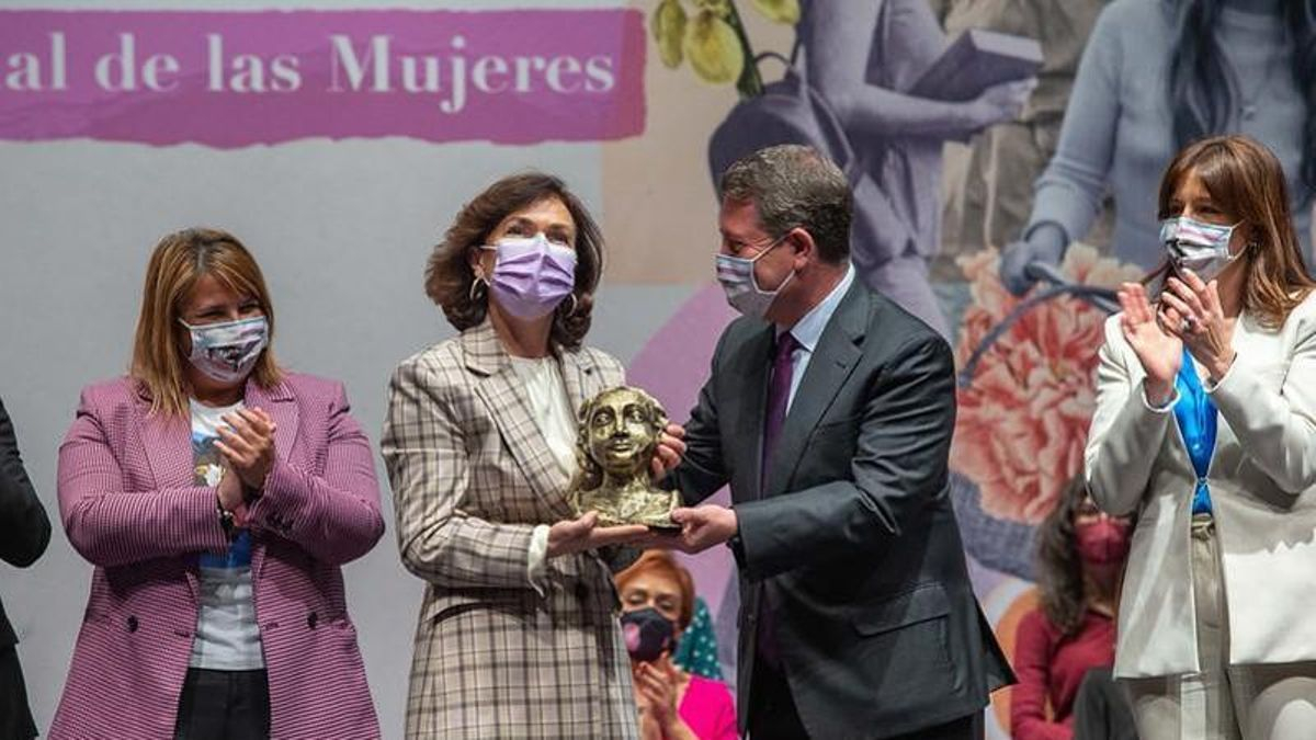 Carmen Calvo: “El machismo es una pesadísima carga para los hombres decentes y para los demócratas”