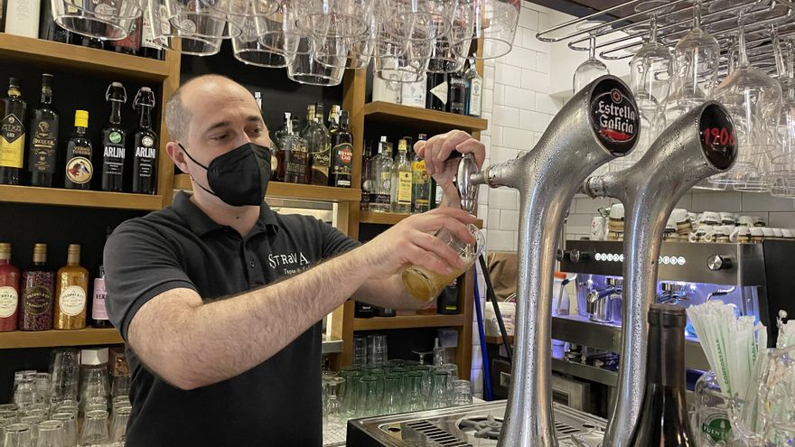 Marius, propietario del bar Strava, en Arrecife