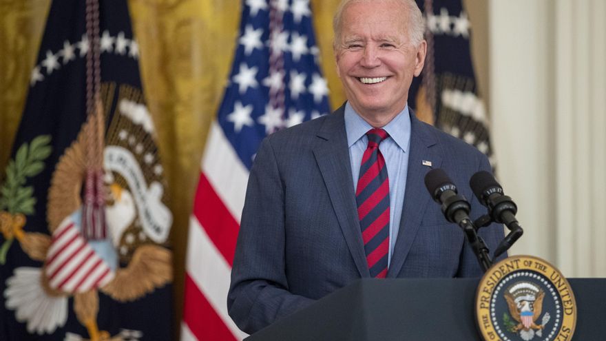 Biden promete dar prioridad a la reforma migratoria en reunión con latinos