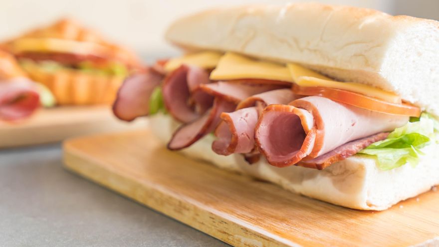 Montadito piripi: así se hace el mítico bocadillo sevillano fácil, versátil y sabroso