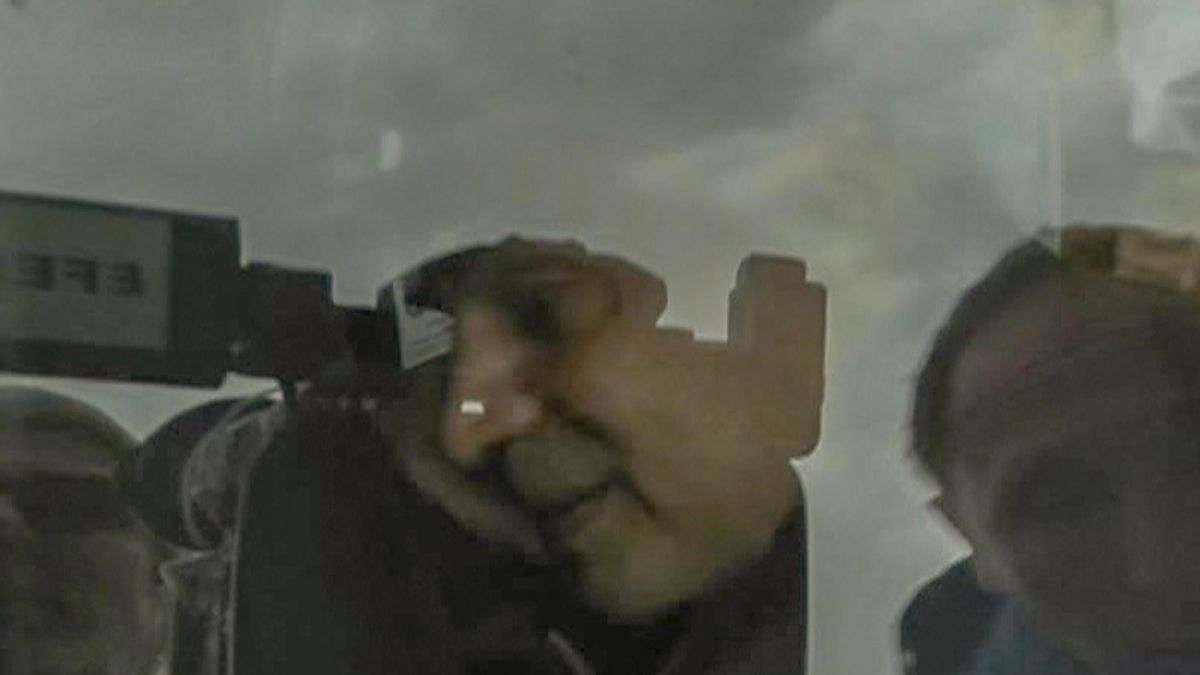 Alberto González Amador, este lunes, a la entrada de los juzgados.