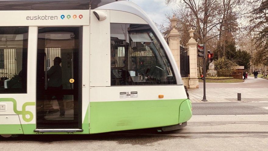 Caos en los descuentos en el transporte a las puertas del nuevo año: incertidumbre y muchas diferencias en Euskadi