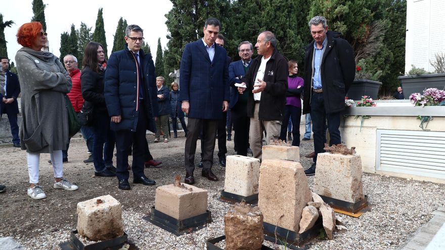 Sánchez y Bolaños en los trabajos de exhumación en una de las fosas comunes del cementerio del Carmen de Valladolid.