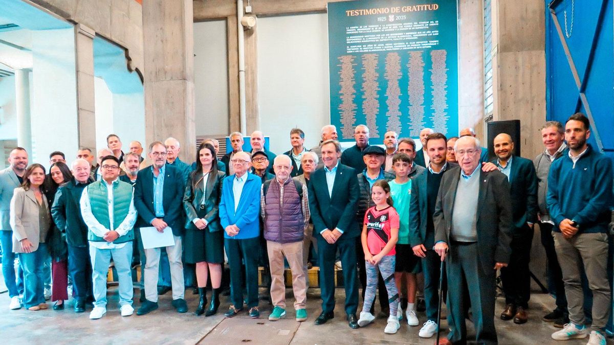 El CD Tenerife reconoce a los 335 aficionados y empresas que impulsaron la construcción del Stadium