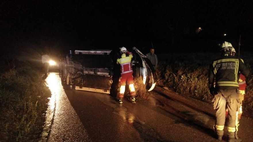 Vehículo accidentado en Villacarriedo