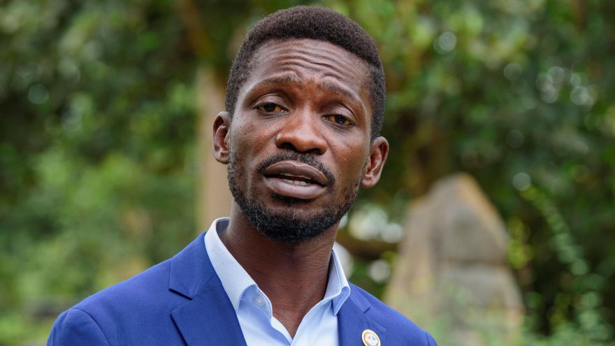 La justicia ordena levantar bloqueo domiciliario sobre el opositor Bobi Wine