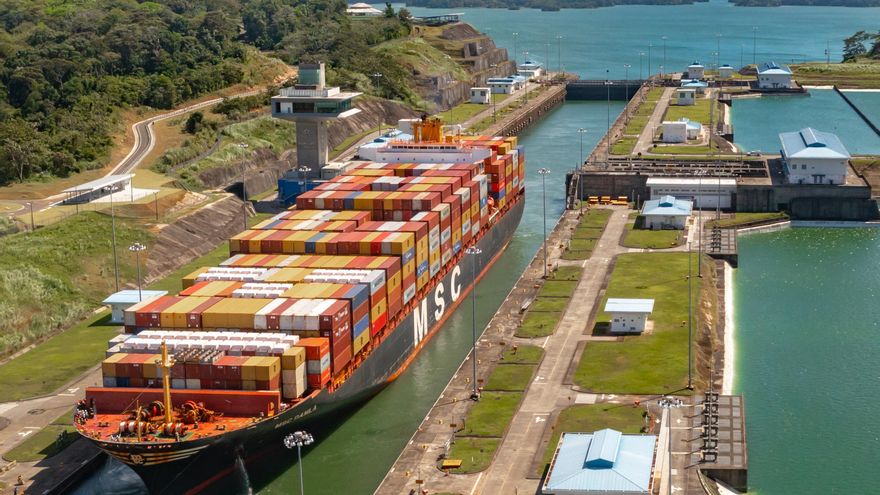 Blackrock se hace con los puertos del canal de Panamá y se fortifica como operador clave del transporte global