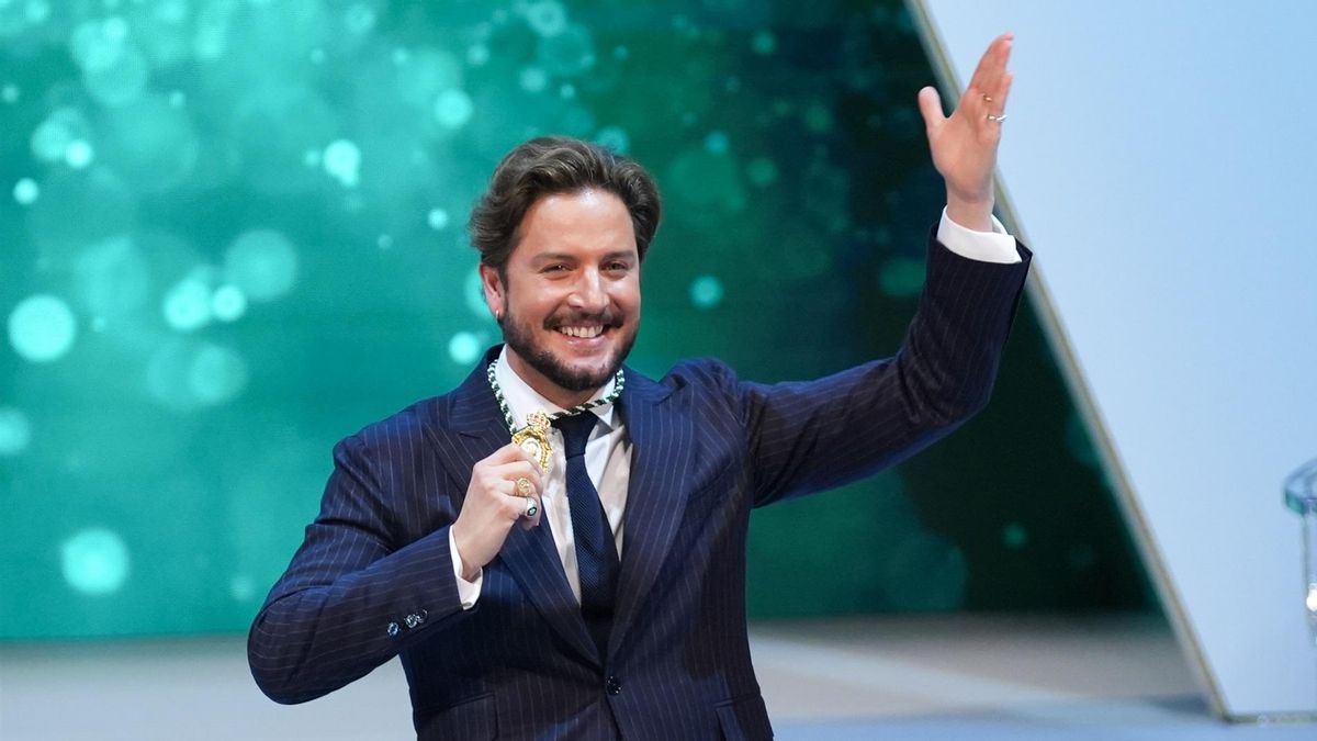 Manuel Carrasco presume de acento andaluz en su emocionado discurso en verso: "Anda, pónganme subtítulos"