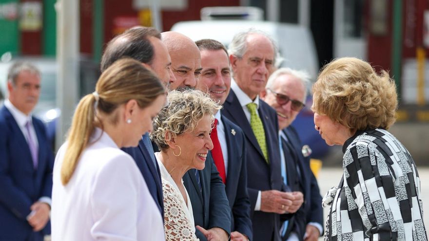 Archivo - Prohens, junto a Aina Calvo, en un acto con la reina Sofía