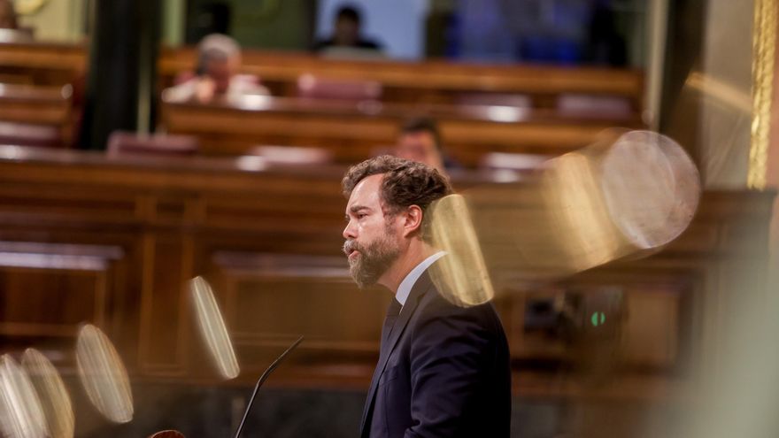 El portavoz de Vox en el Congreso, Iván Espinosa de los Monteros, durante un debate de totalidad del Proyecto de Ley de Presupuestos Generales del Estado para el año 2023, en el Congreso de los Diputados, a 26 de octubre de 2022, en Madrid (España). A pesar de las siete enmiendas de totalidad registradas, las de PP, Vox, Ciudadanos, Junts, la CUP, Foro Asturias y los dos exdiputados de UPN de la coalición leer más Navarra Suma se prevé que el proyecto de Presupuestos Generales del Estado (PGE) para 2023 pase sin problema su primer trámite en el Congreso de los Diputados. Se trata del primer examen parlamentario a las nuevas cuentas públicas.