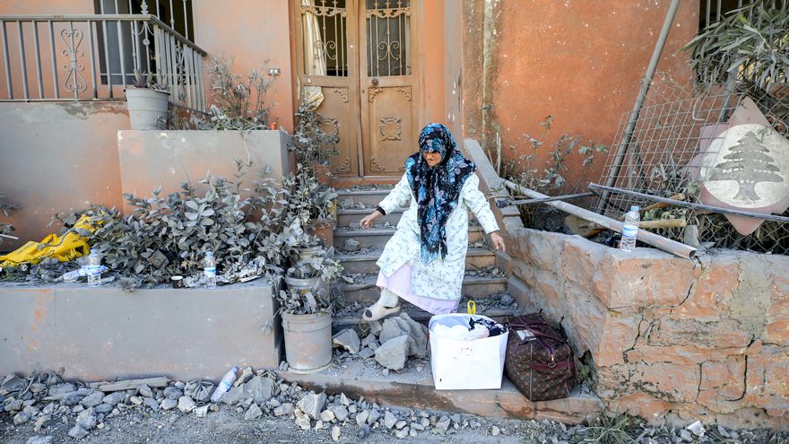 Los bombardeos israelíes expulsan a decenas de miles de personas del sur de Líbano: “Todo el mundo se va”