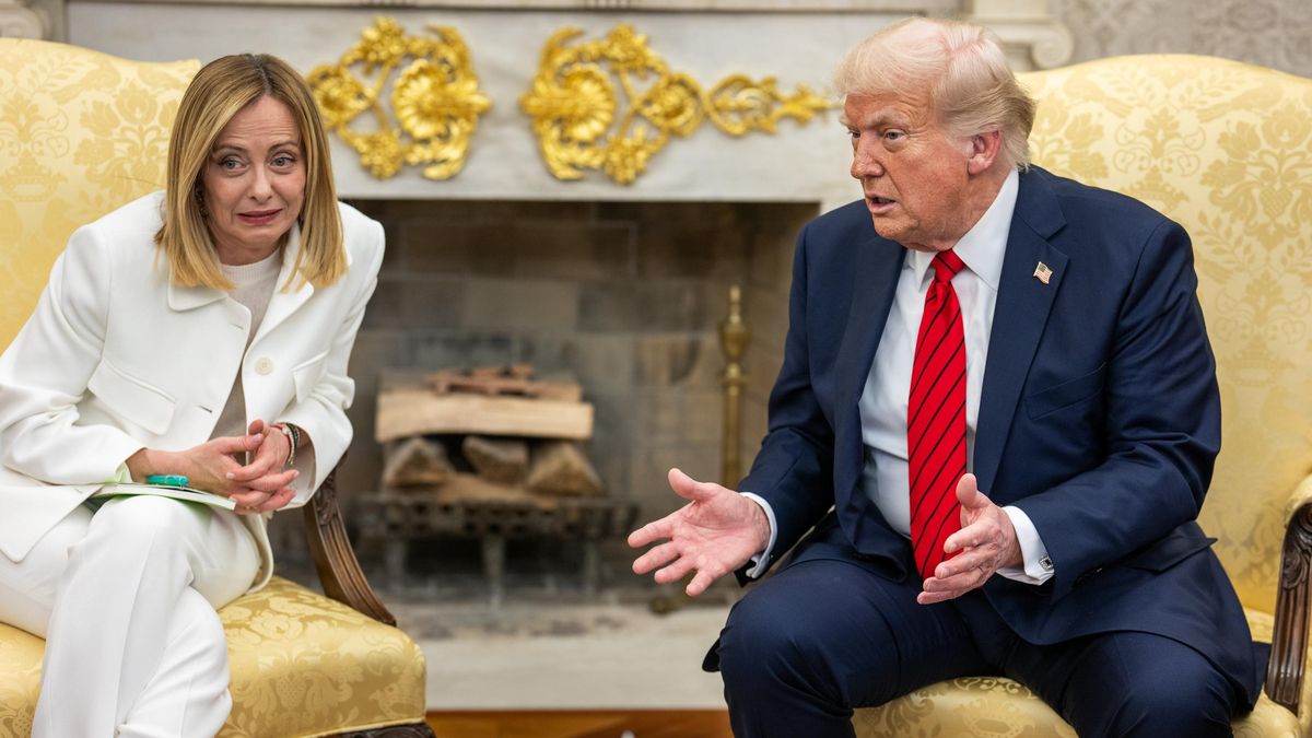 El presidente de EEUU, Donald Trump, y la primera ministra italiana, Giorgia Meloni, en una reunión en abril de 2025, en el Despacho Oval.
