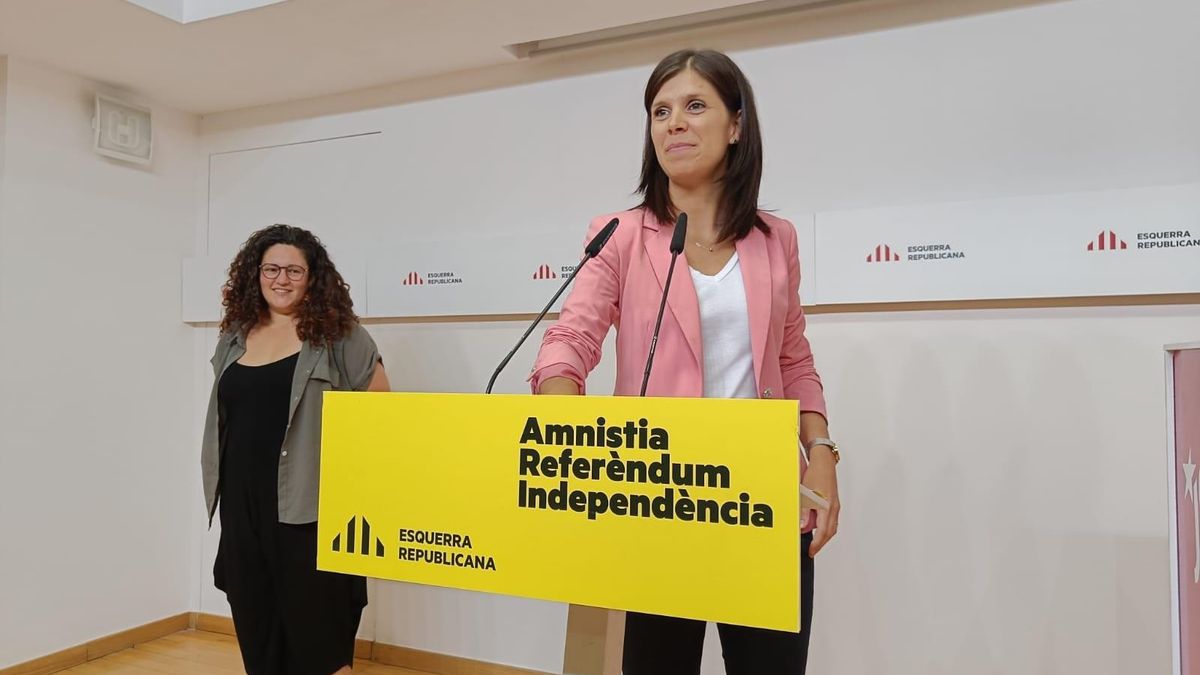 La secretaria general adjunta y portavoz de ERC, Marta Vilalta, junto a la portavoz de Jovent Republicà, Kènia Domènech.