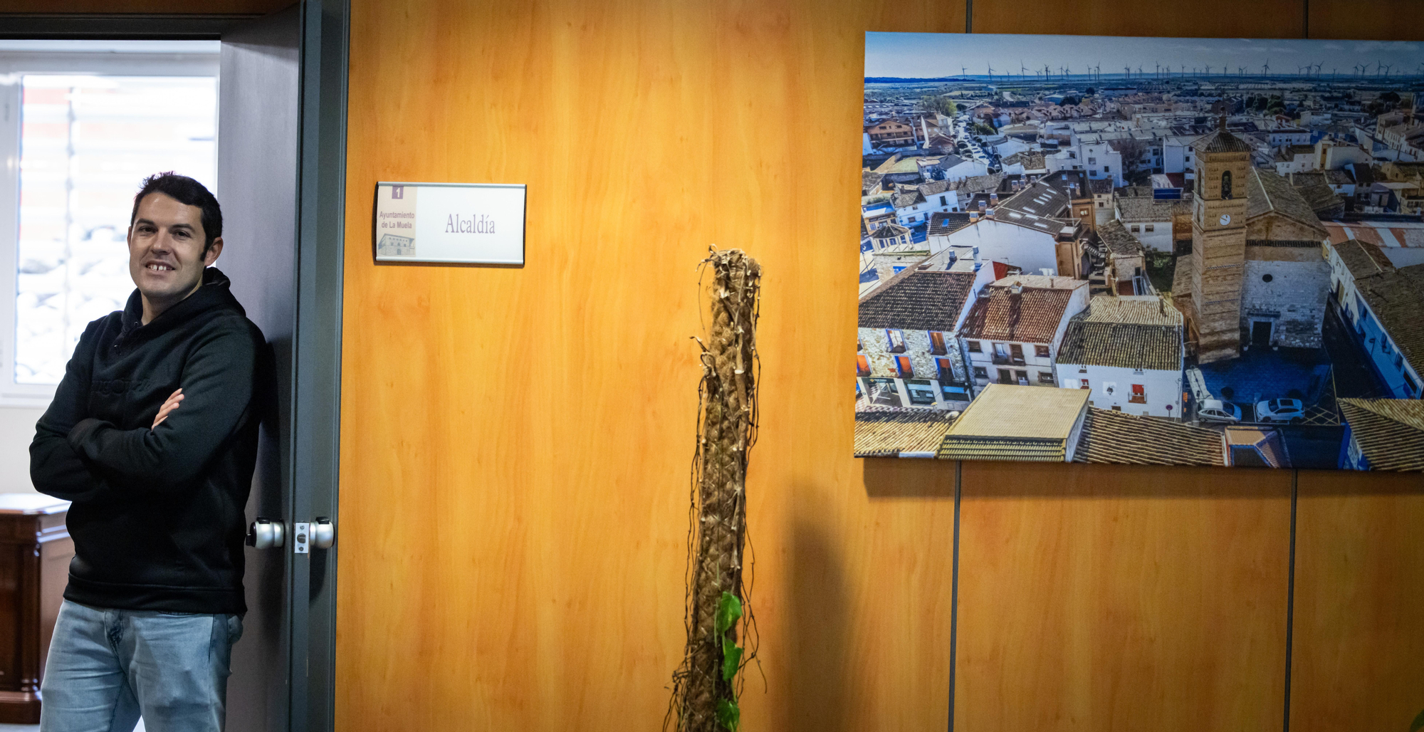 El alcalde, Adrián Tello (CHA), cogió las riendas del Ayuntamiento tras el escándalo de corrupción de su antecesora, María Victoria Pinilla (PAR)