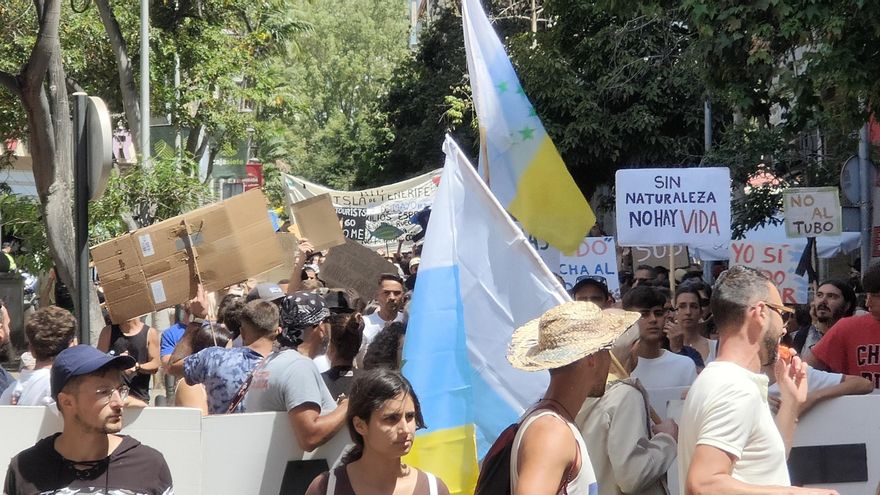 Manifestación en Tenerife contra los macroproyectos urbanísticos. (Dácil Jiménez)