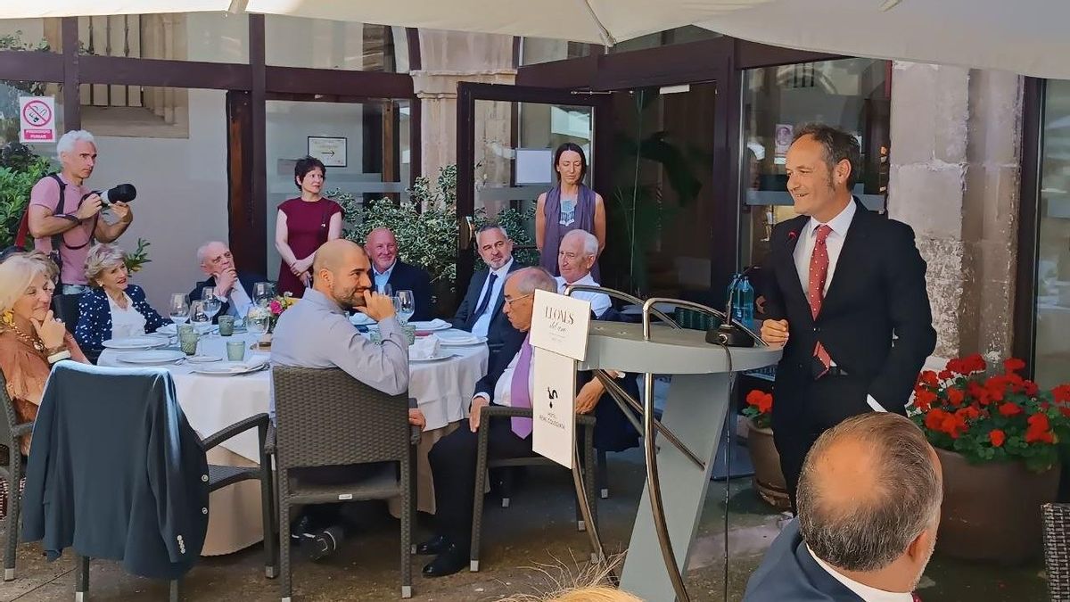 El "entusiasmo" de Héctor Escobar inunda el Premio Leonés del Año de Radio León al recibir el galardón