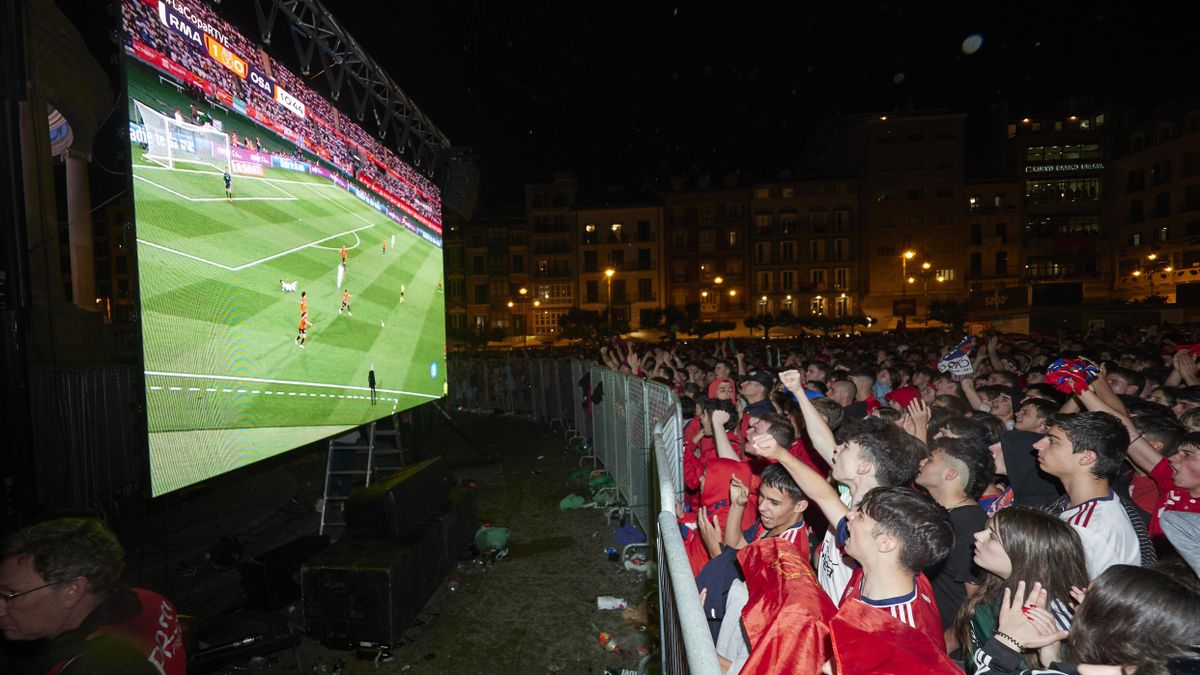 Aficionados reunen ver final copa rey en la Plaza del Castillo